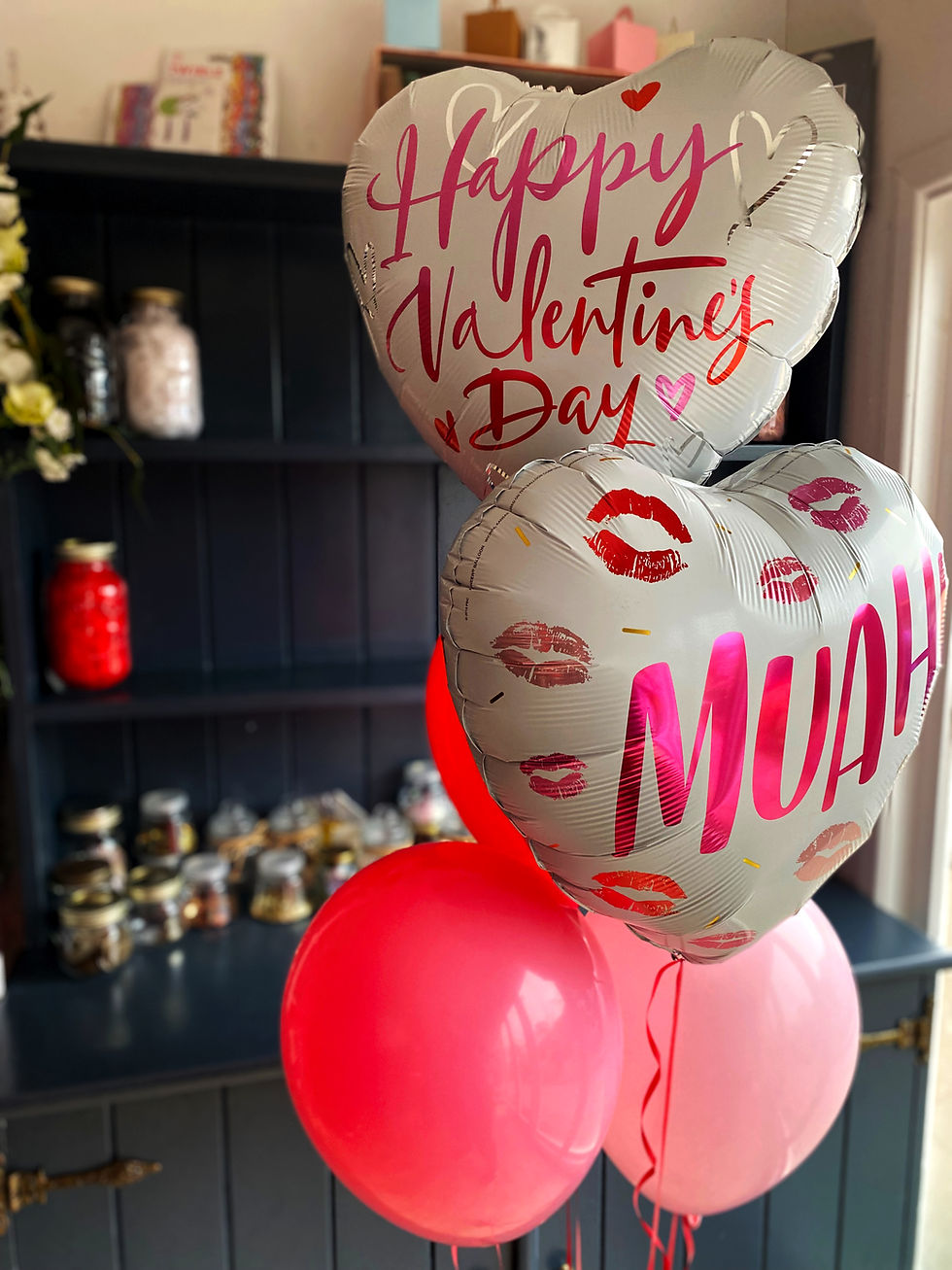 Thumbnail: Valentine's Day Mixed Foil and Latex Balloon Bouquet
