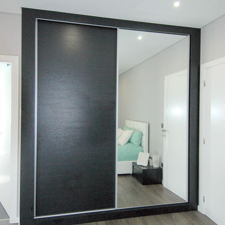 Dressing noir avec miroir