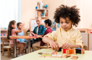 “Montessori es demasiado permisivo”: ¿Qué dice la realidad?