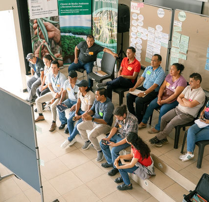 People receiving a vainilla training in a classroom