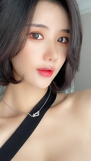 둥근 가슴을 가진 서울 소녀