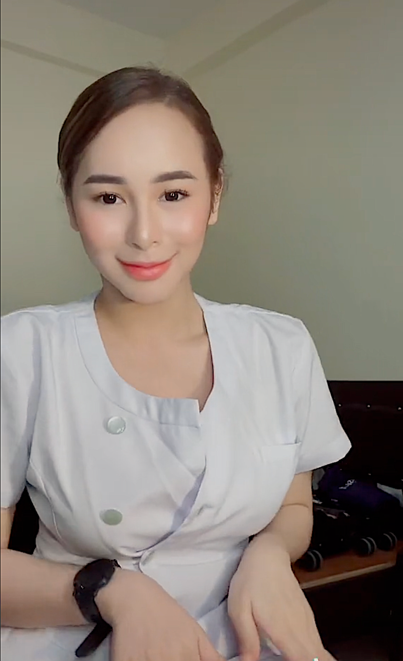 Julia Victoria Nude : a sexy nurse dares to bare