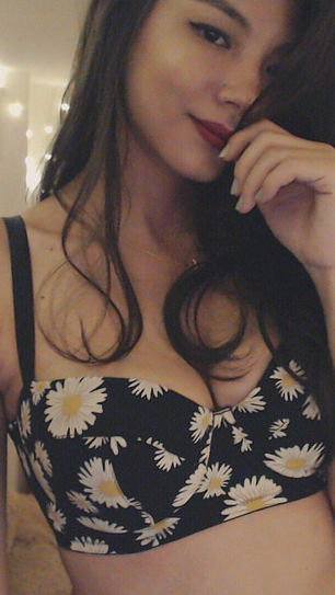 Beauty Girlfriend send private nude selfie to her lover
