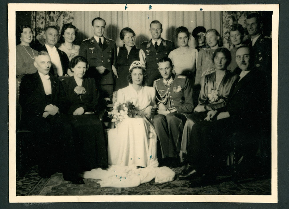 2013358322german family album1