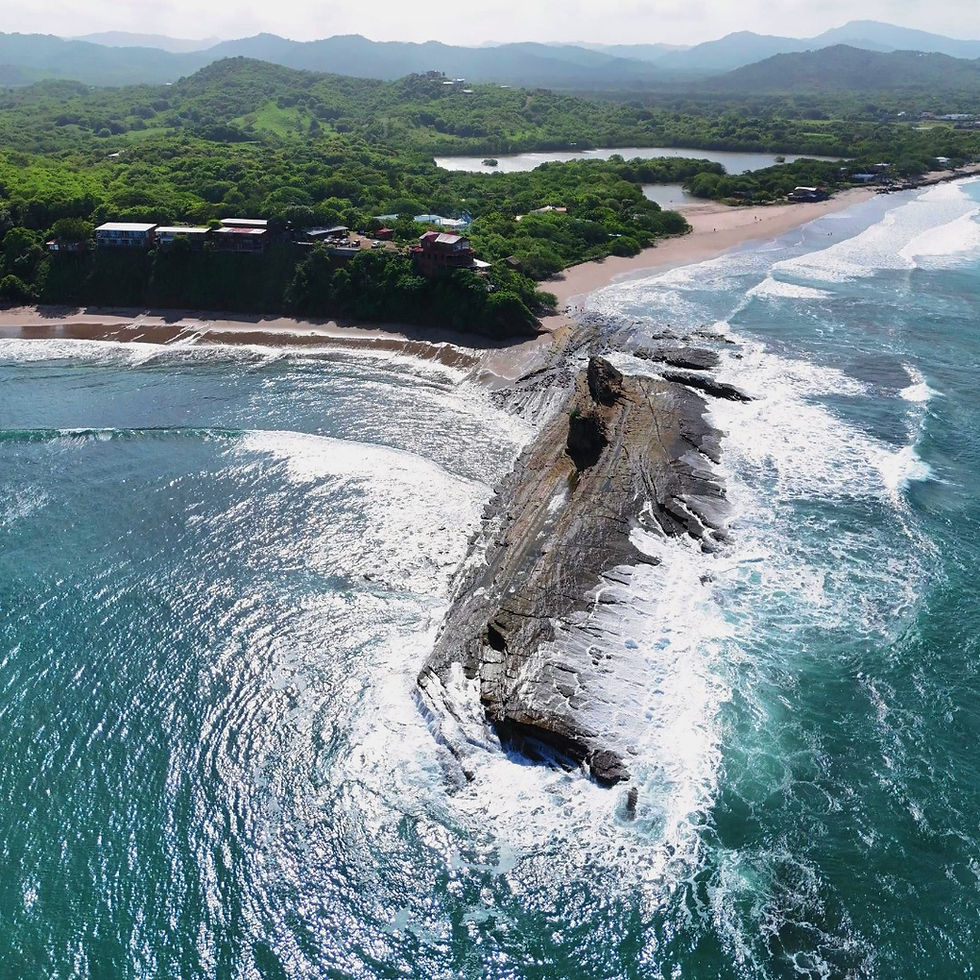 Playa Popoyo, pelicano popoyo, nicaragua