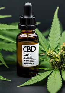 Frascos de medicamentos à base de Cannabis com folhas de Cannabis e fundo preto.