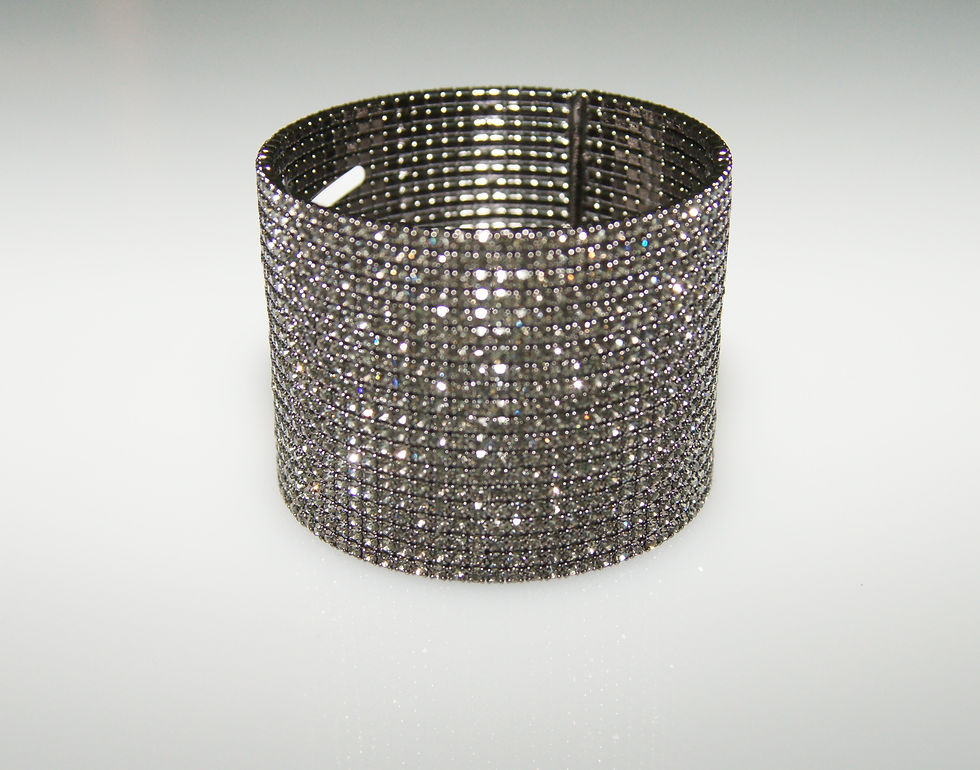 Diamonesque 20 Row Cuff black