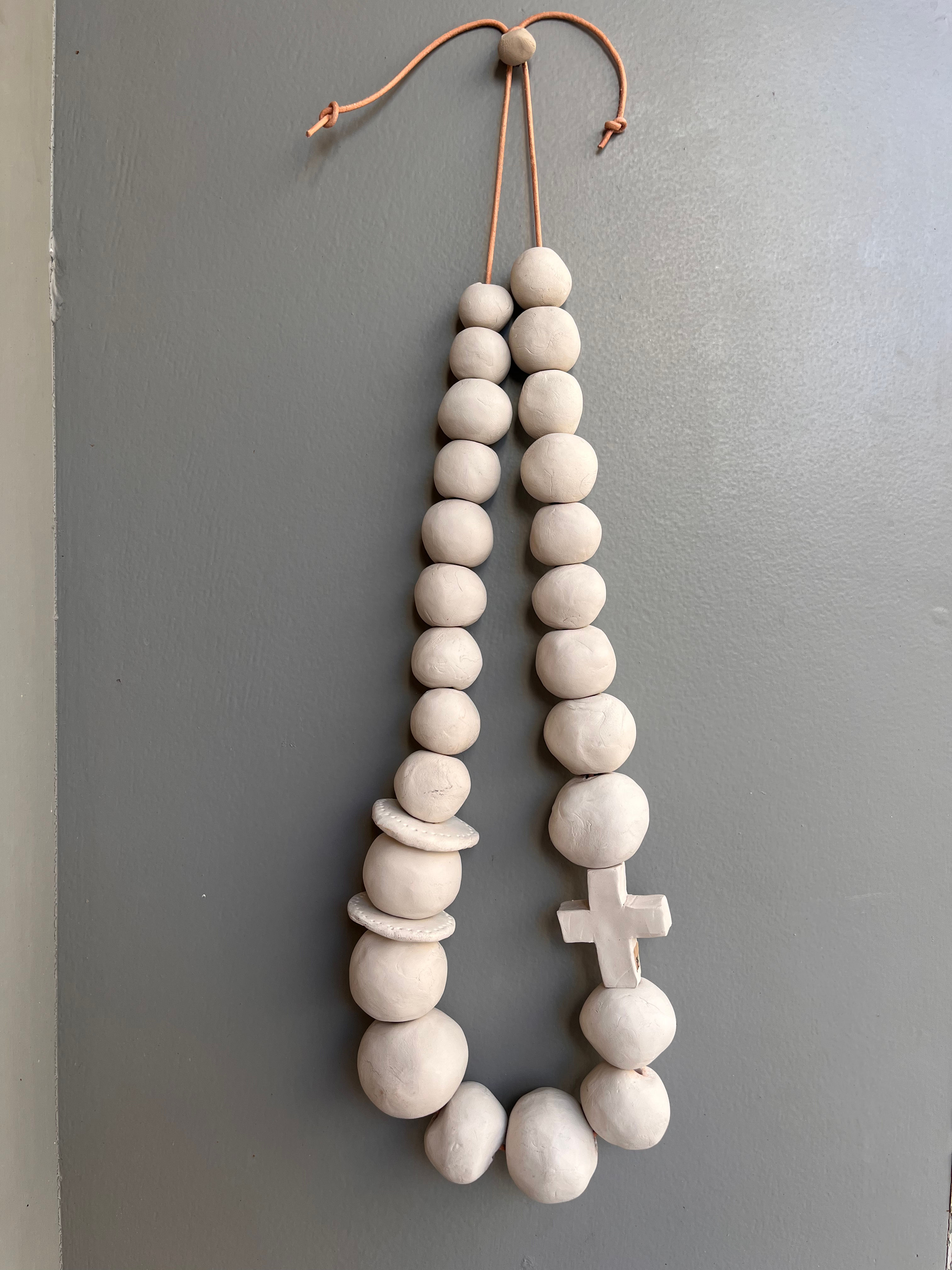 COLLIER DE MUR CROIX 40cm
