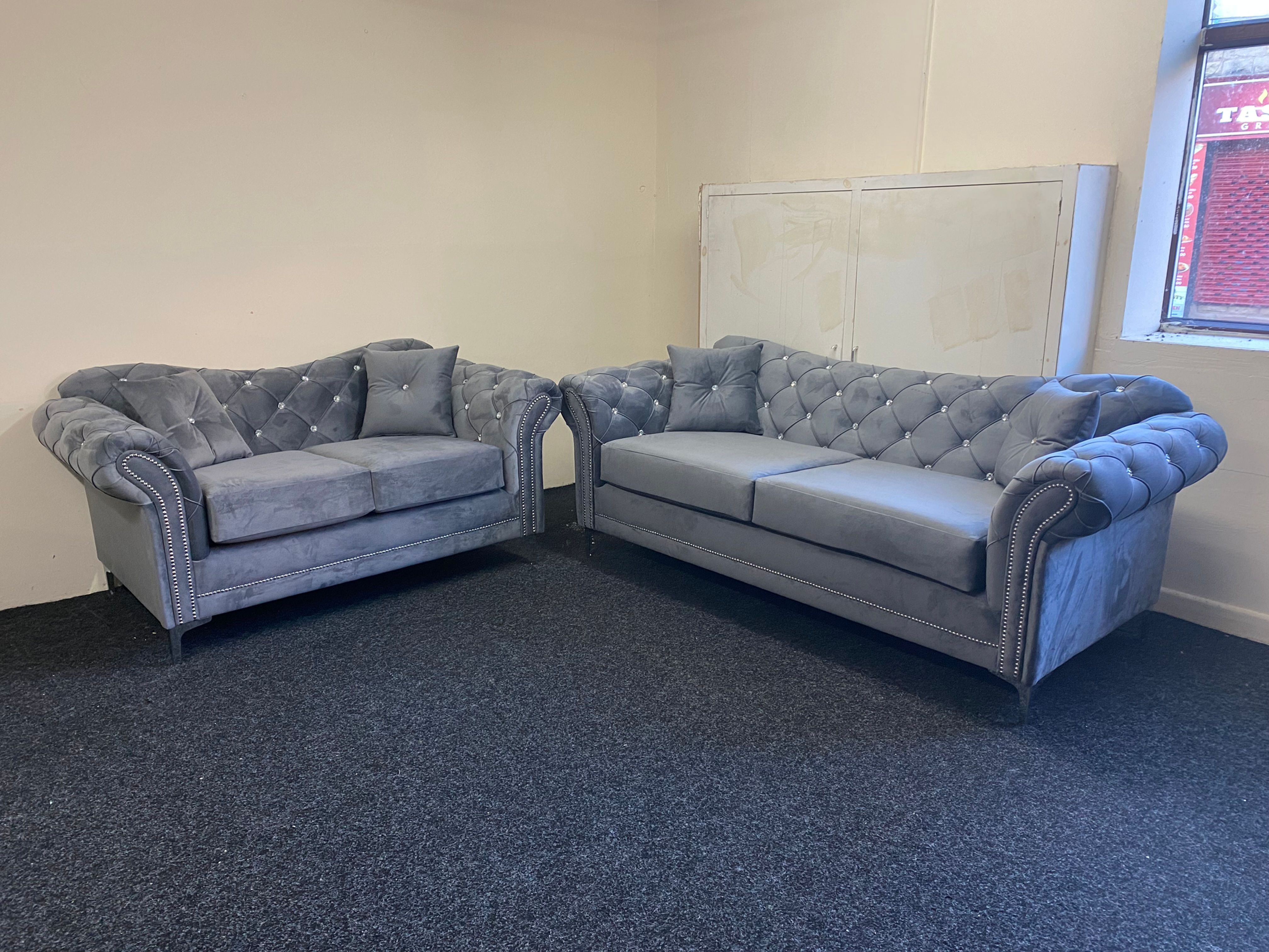 Campbell Chesterfield Sofa in Steel Plush Velvet