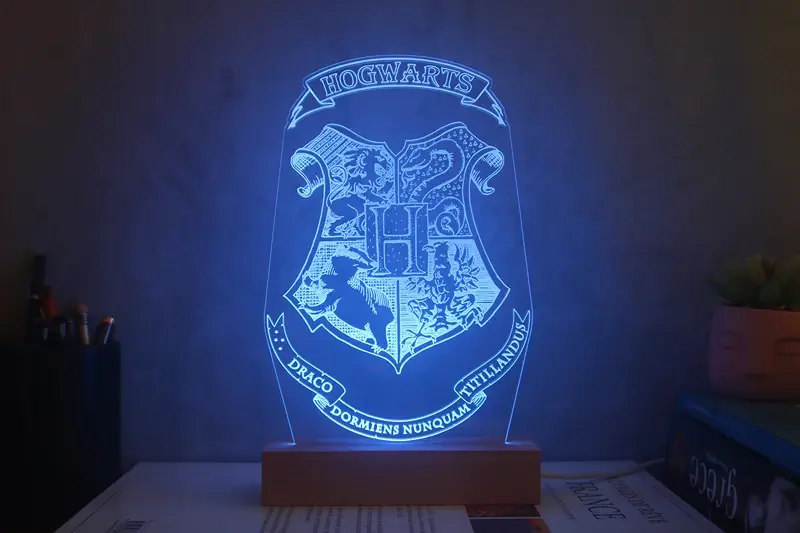 Miniature : Lampe LED Harry Potter Poudlard personnalisée - Cadeau fan de l'école des sorciers et collectionneur saga