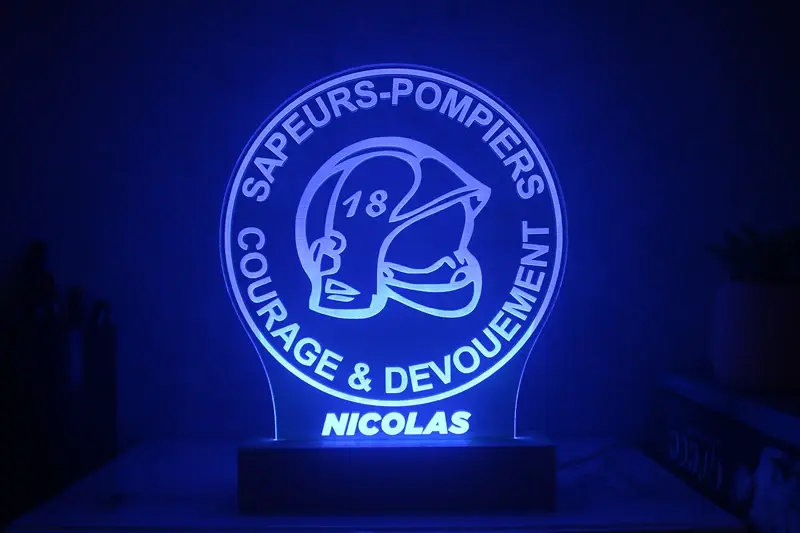 cadeau pompier personnalisé | Lampe 3D gravée au laser