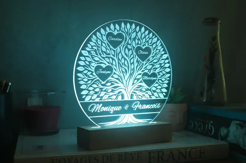 Miniature : Lampe Arbre de Vie avec prénoms personnalisable - Cadeau original pour réunir toute la famille sur un arbre généalogique