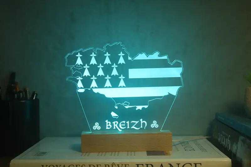 Miniature : Lampe LED drapeau breton Breizh personnalisée - Cadeau fier breton, fan de Bretagne et décoration régionale