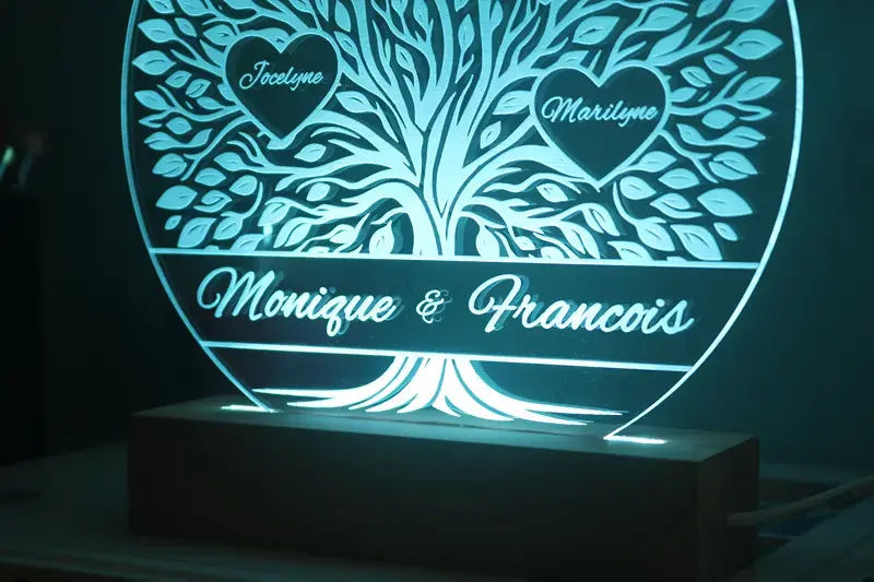 Miniature : Lampe Arbre de Vie avec prénoms personnalisable - Cadeau original pour réunir toute la famille sur un arbre généalogique