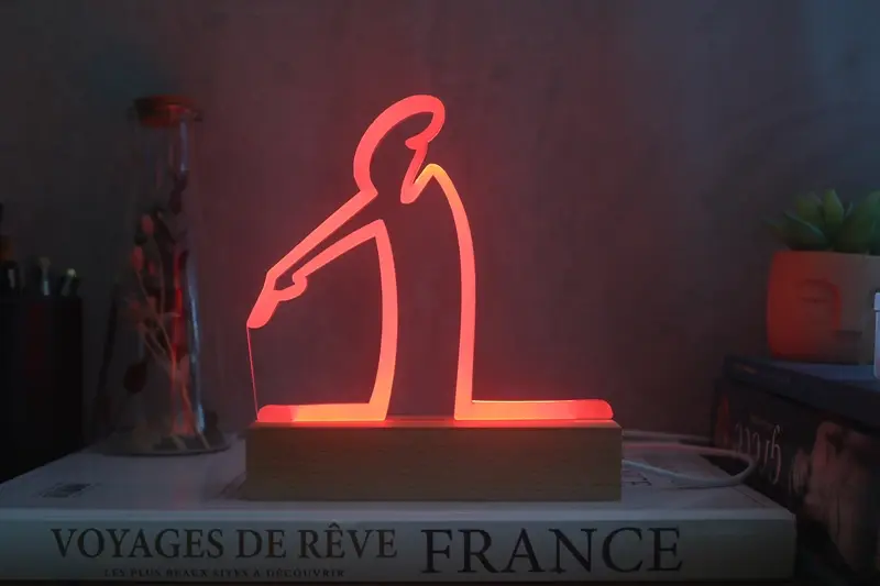 La Linea de Osvaldo Cavandoli | Lampe Minimaliste