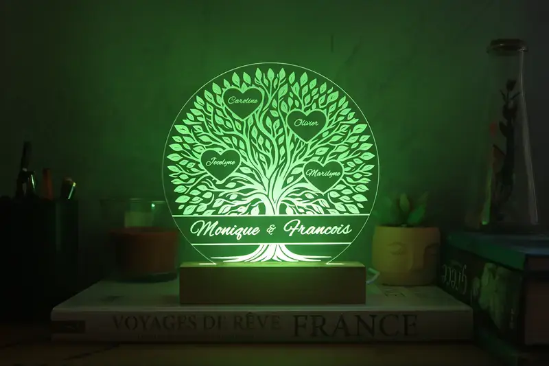 Miniature : Lampe Arbre de Vie avec prénoms personnalisable - Cadeau original pour réunir toute la famille sur un arbre généalogique