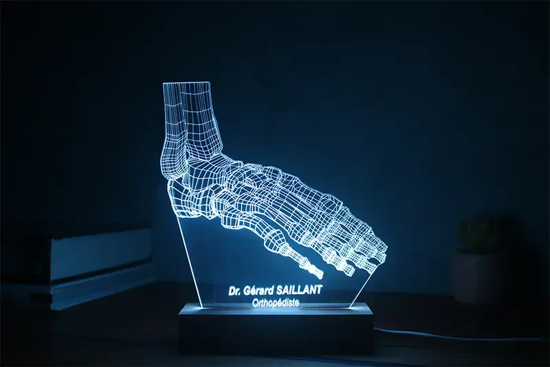 Lampe LED orthopédiste personnalisée | Cadeau unique médecin