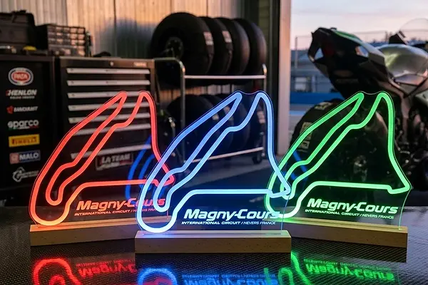lampe circuit magny-cours.webp