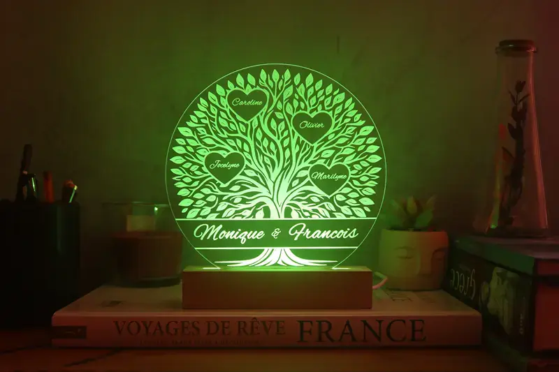 Miniature : Lampe Arbre de Vie avec prénoms personnalisable - Cadeau original pour réunir toute la famille sur un arbre généalogique