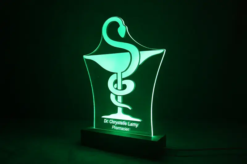 Miniature : Lampe LED Pharmacien personnalisée - Veilleuse caducée et mortier pour pharmacie et étudiant en pharmacie