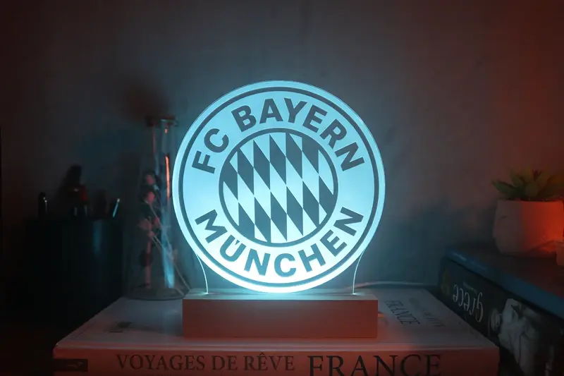 Miniature : Lampe LED Bayern Munich personnalisée - Cadeau supporter Bavarois et fan de Bundesliga