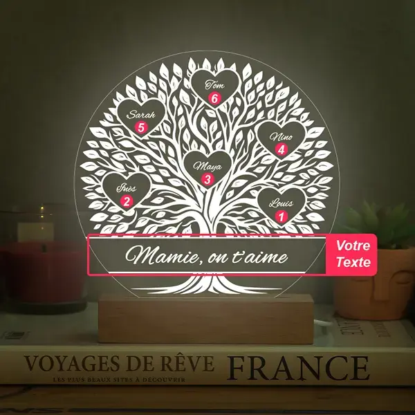 Veilleuse LED arbre de vie 6 prénoms. Plexiglas gravé et socle bois. Cadeau familial unique et arbre généalogique lumineux