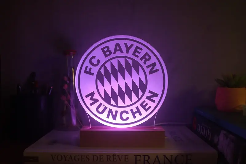 Miniature : Lampe LED Bayern Munich personnalisée - Cadeau supporter Bavarois et fan de Bundesliga