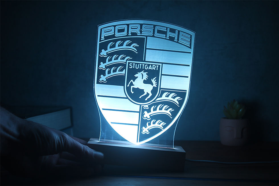 Miniature : Lampe LED logo Porsche personnalisée - Cadeau fan du blason de Stuttgart et passionné de la marque allemande