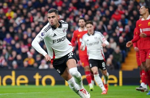 Palmeiras negocia a contratação de Andreas Pereira, meio-campista do Fulham
