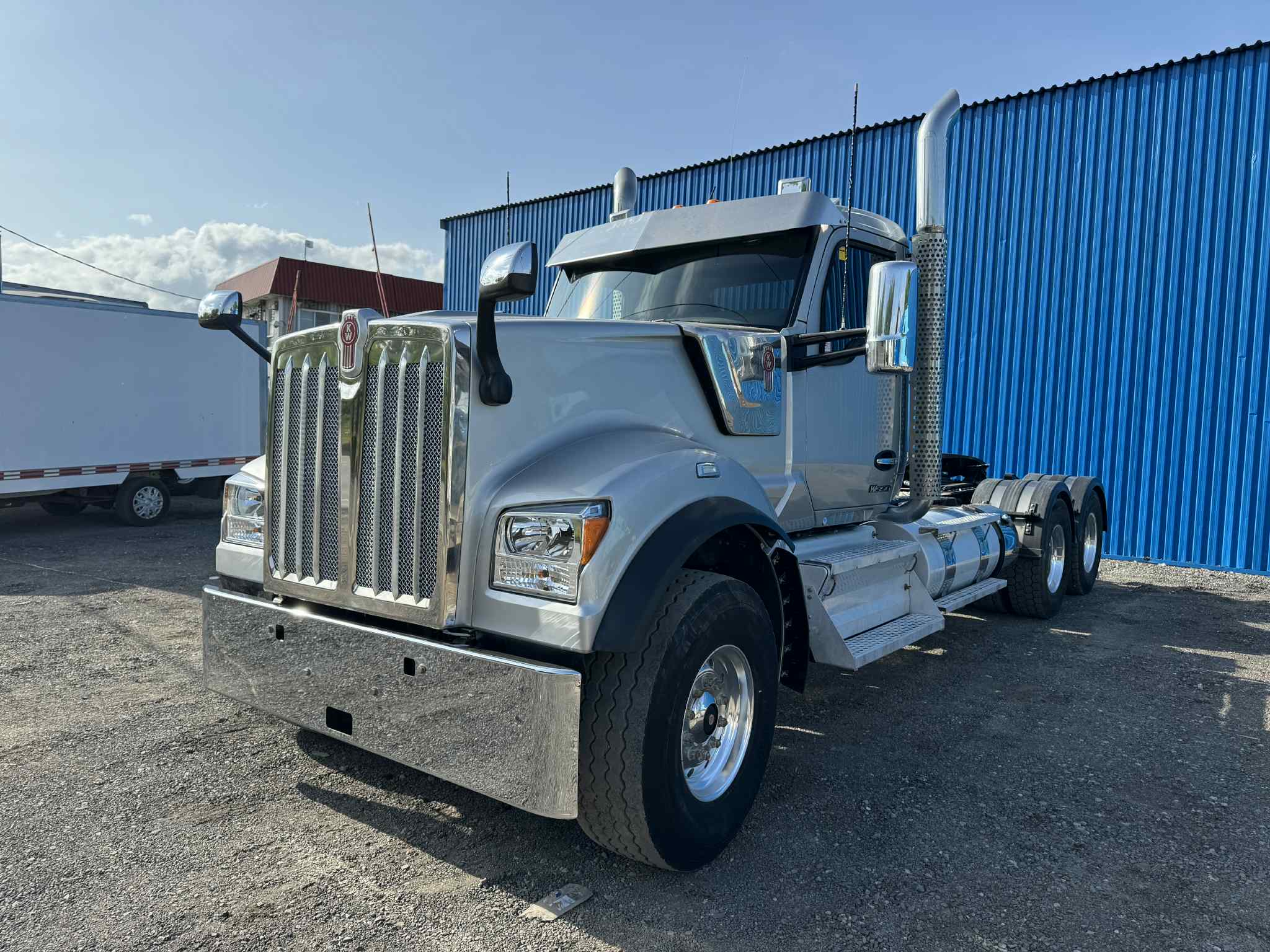 2023 Kenworth W990