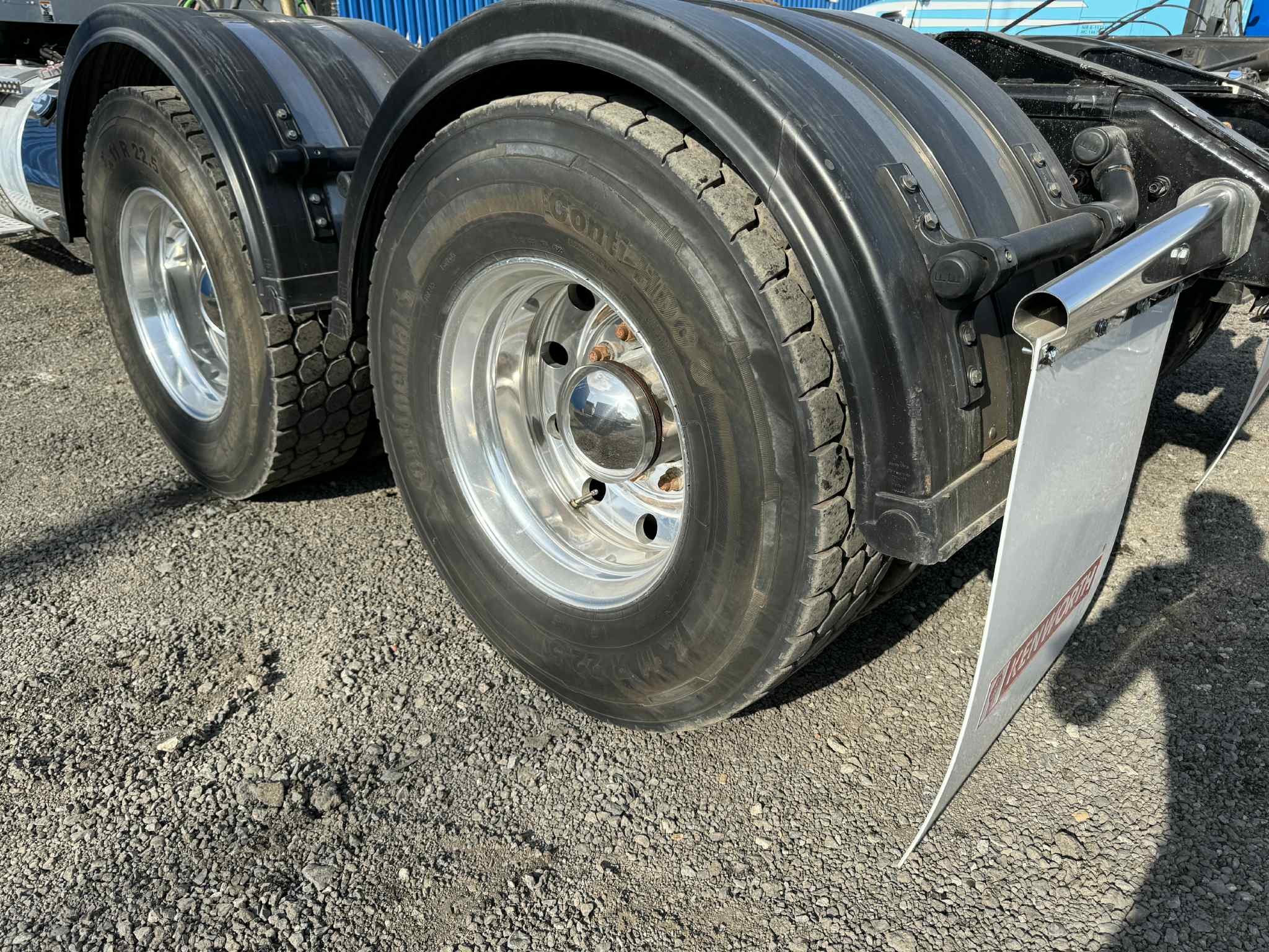 2023 Kenworth W990 17