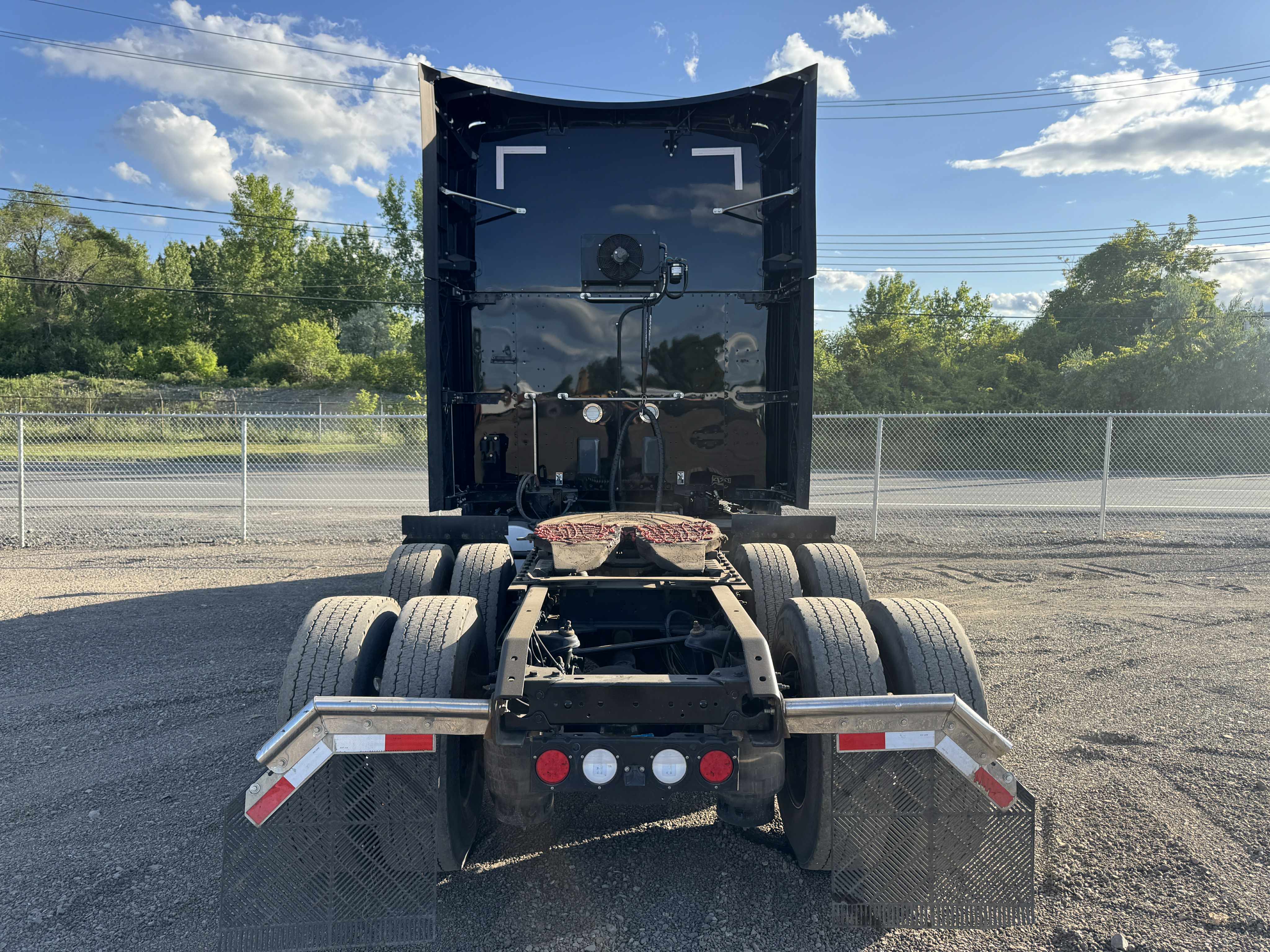 2022 Kenworth T680 4