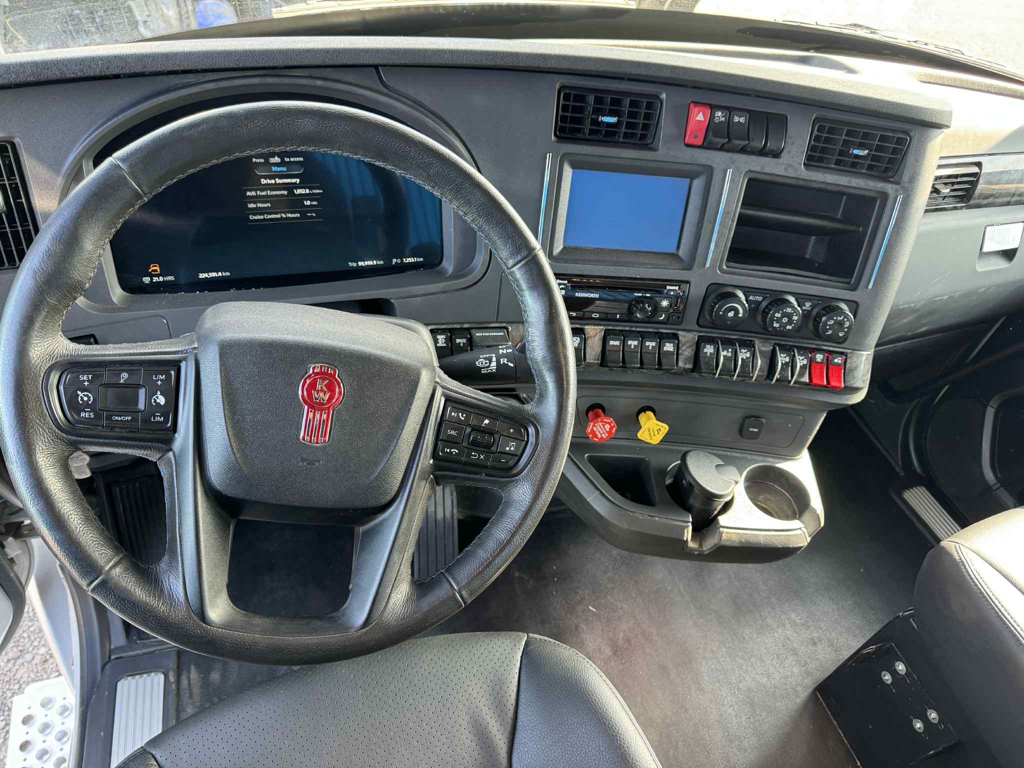 2023 Kenworth W990 10