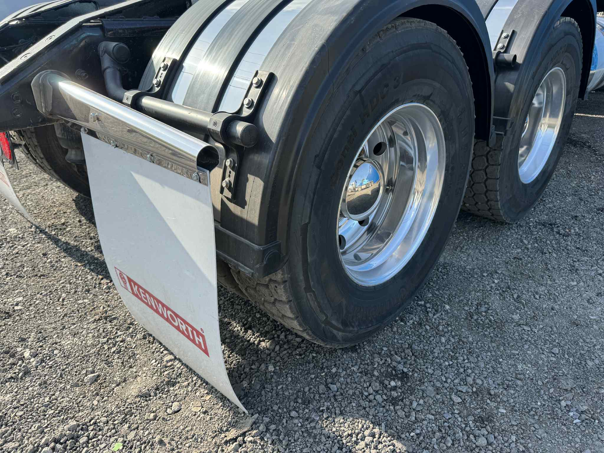 2023 Kenworth W990 16
