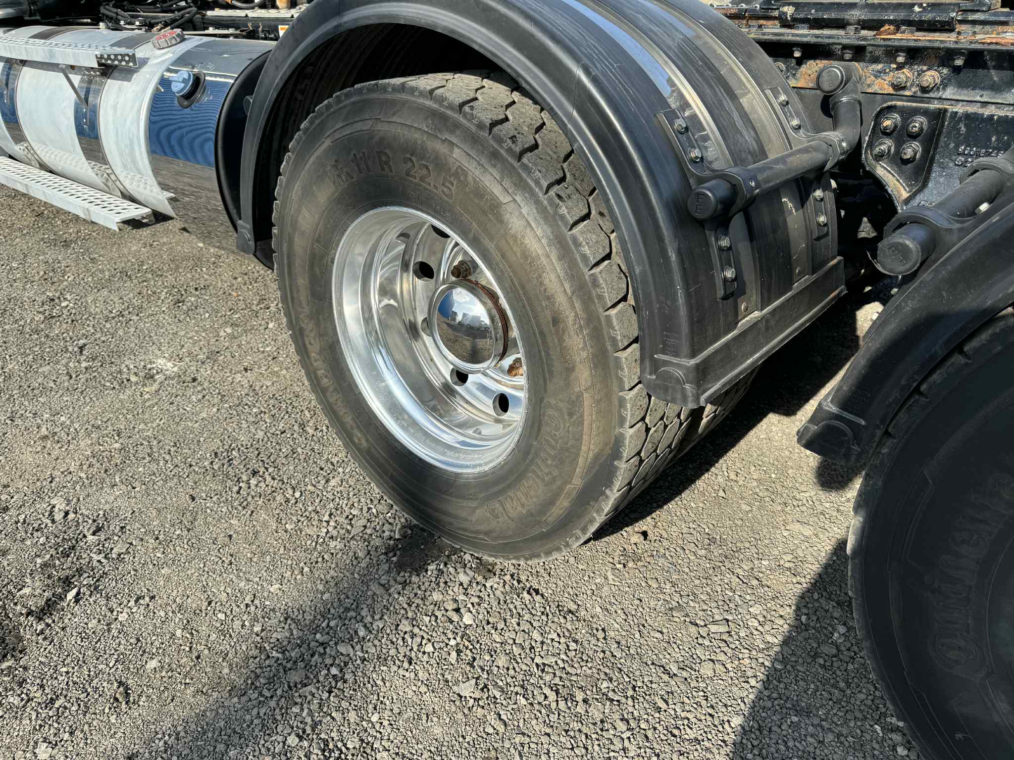 2023 Kenworth W990 18