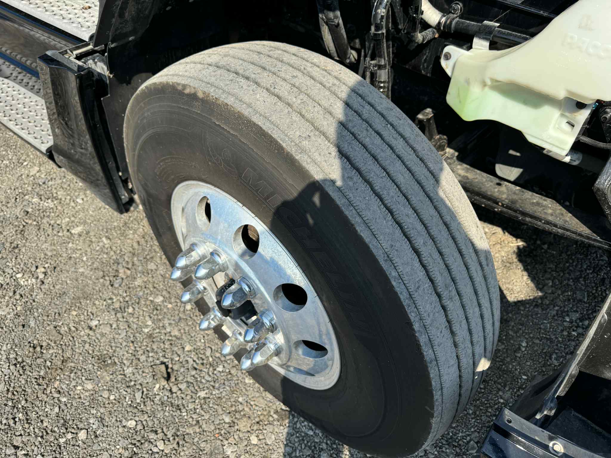 2022 Kenworth T680 16