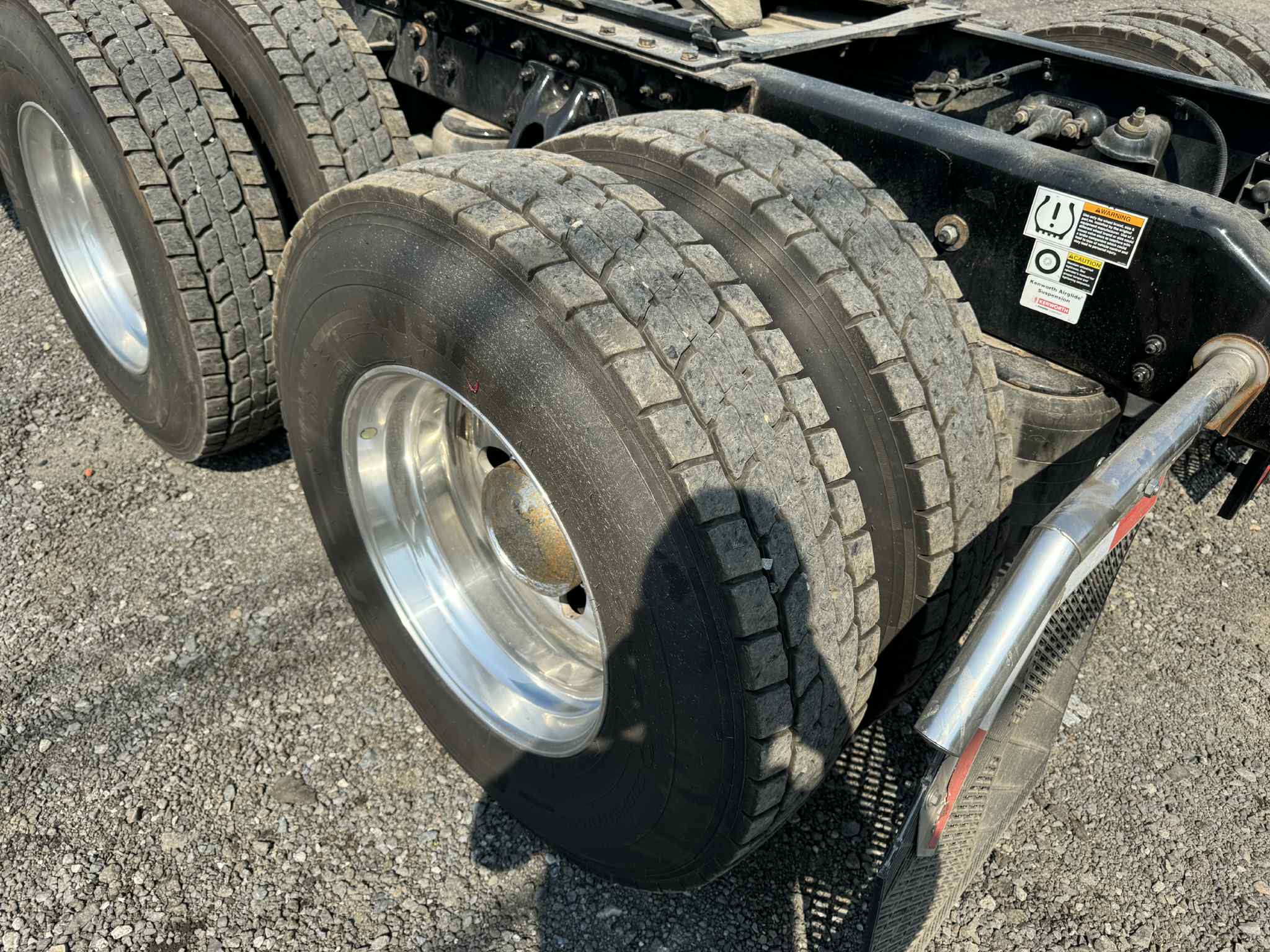 2022 Kenworth T680 13