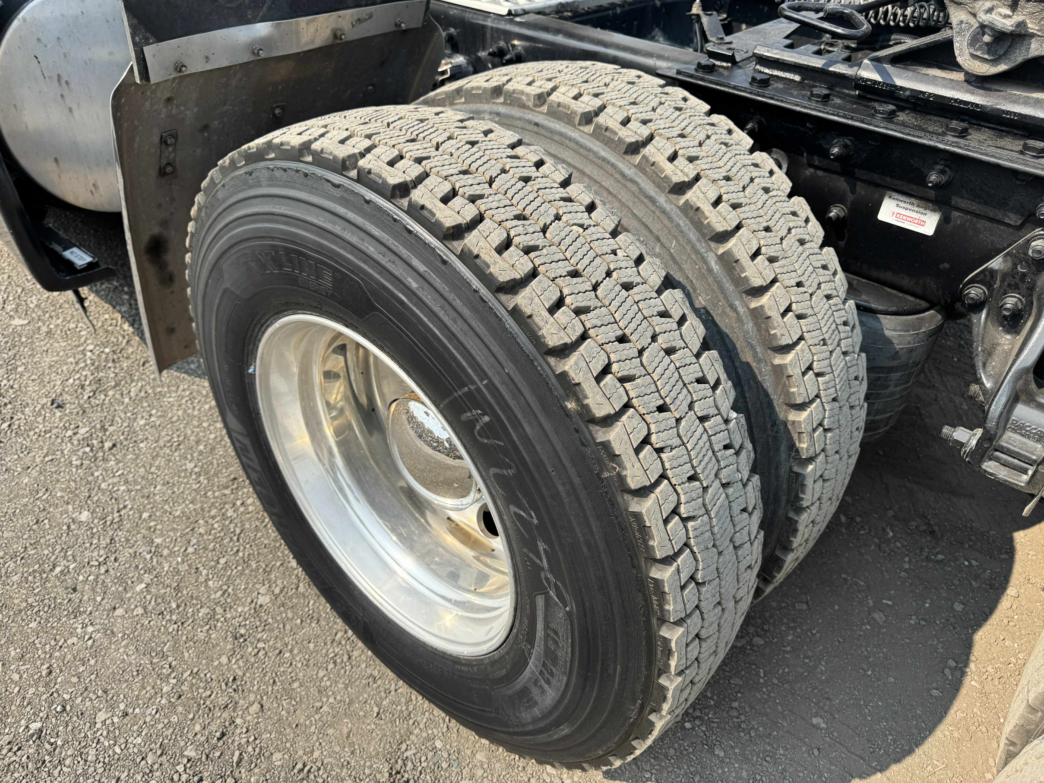 2022 Kenworth T680 12