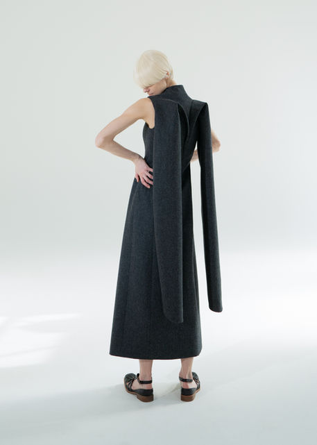 LÙCHEN_SS22_LOOK_19 STRUCTURED WING WOOL OVERCOAT