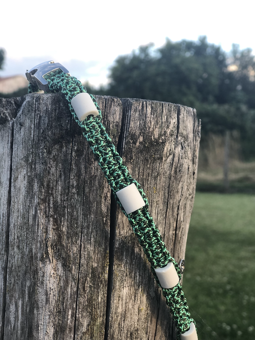 Miniature : Collier bicolore  anti tiques naturel avec perles céramiques EM Glitter