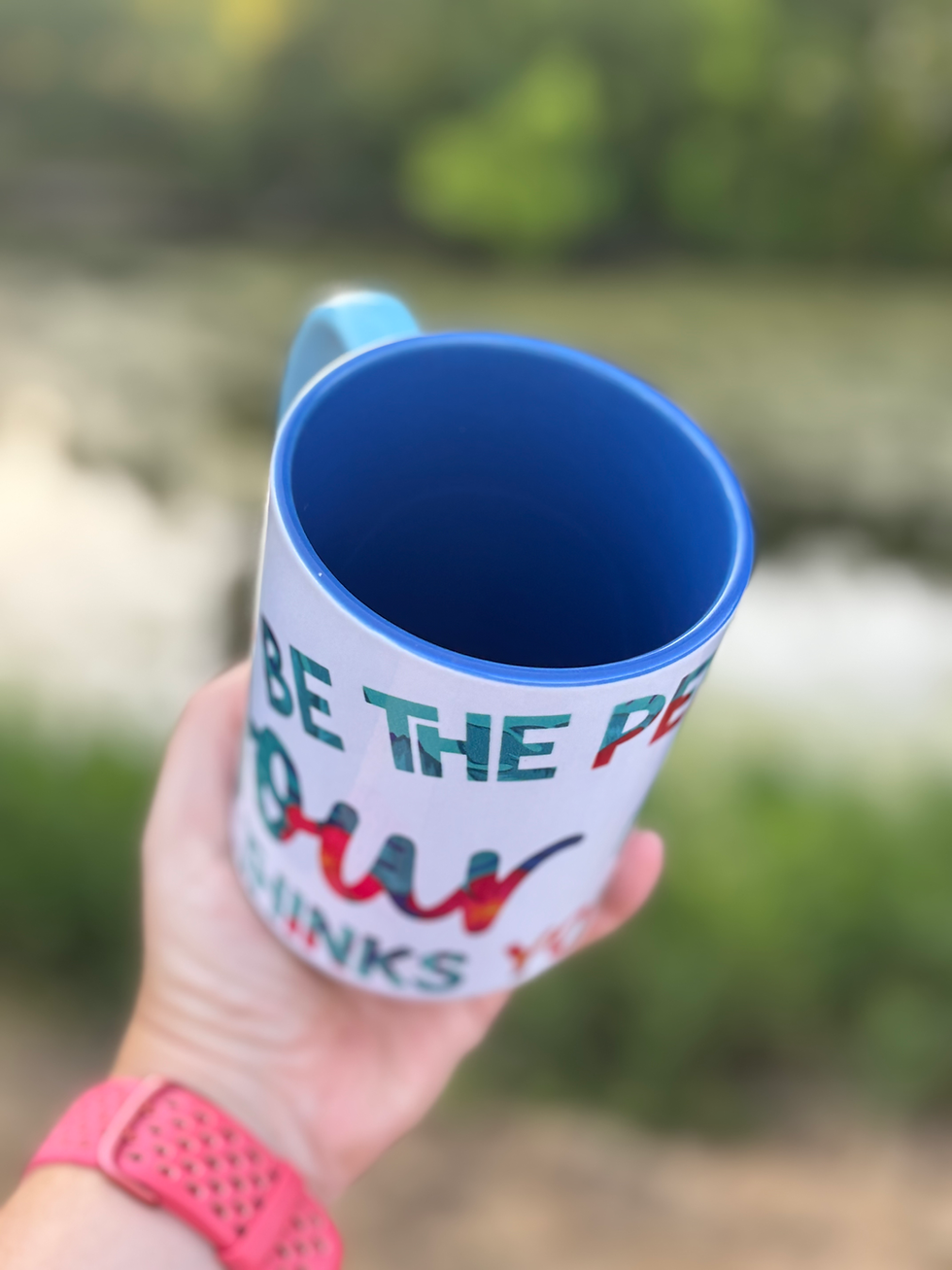 Miniature : Mug 425 ml "Be the person your dog thinks you are" - Création Tugs de Woufs