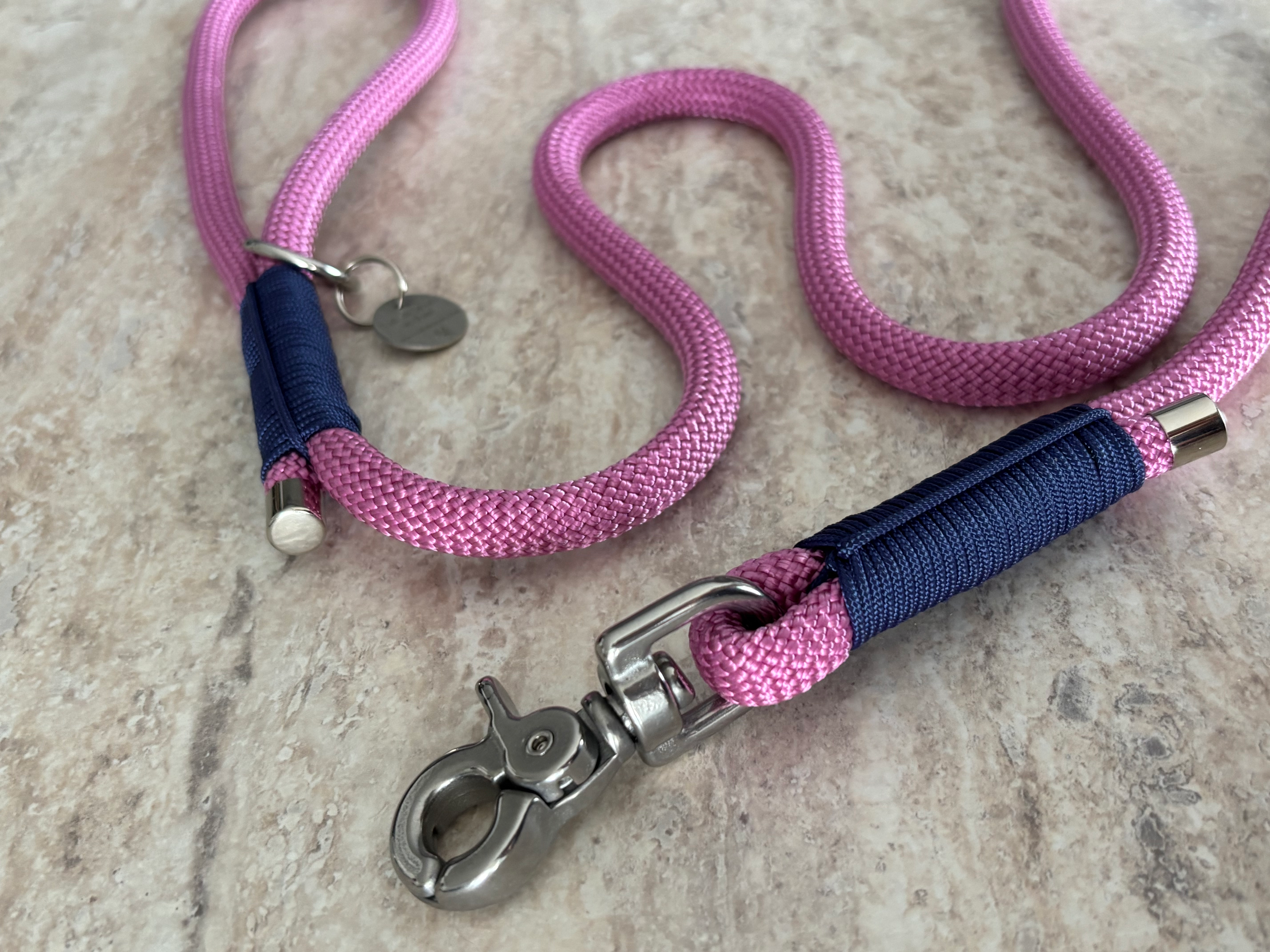 Laisse PPM 1.50m - Corde "ROSE UNI" - finition bleu marine