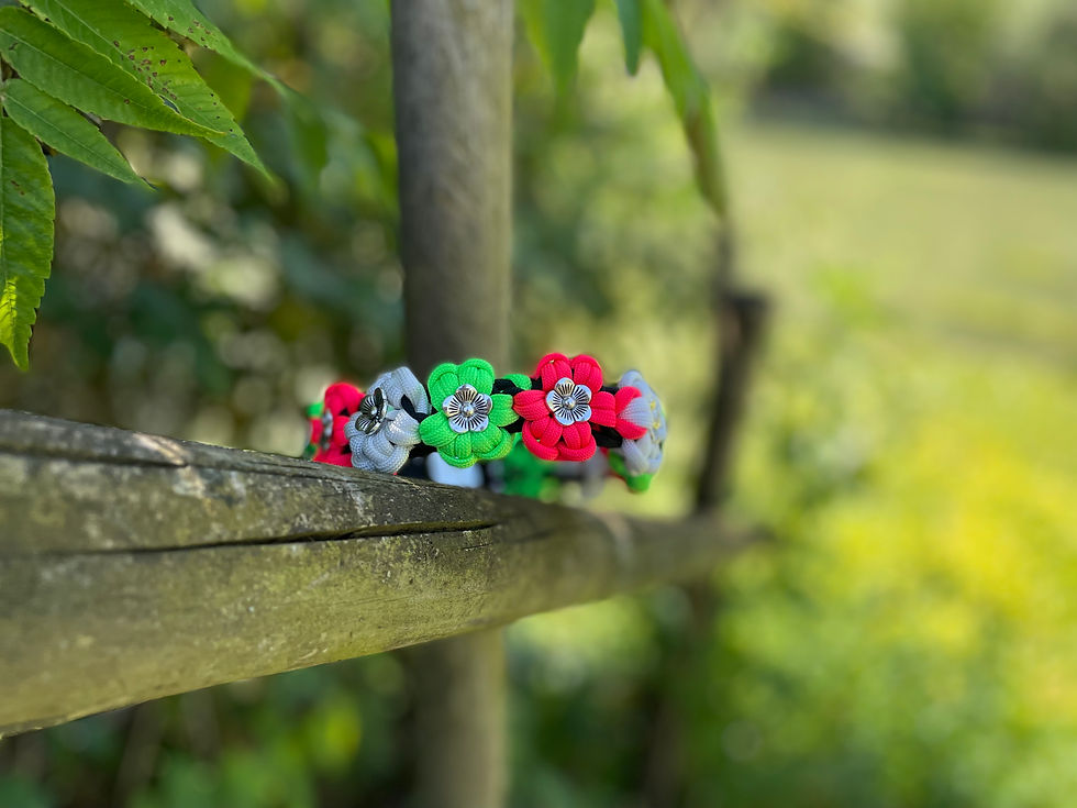 Miniature : Collier en paracorde  flower power rose, vert et blanc