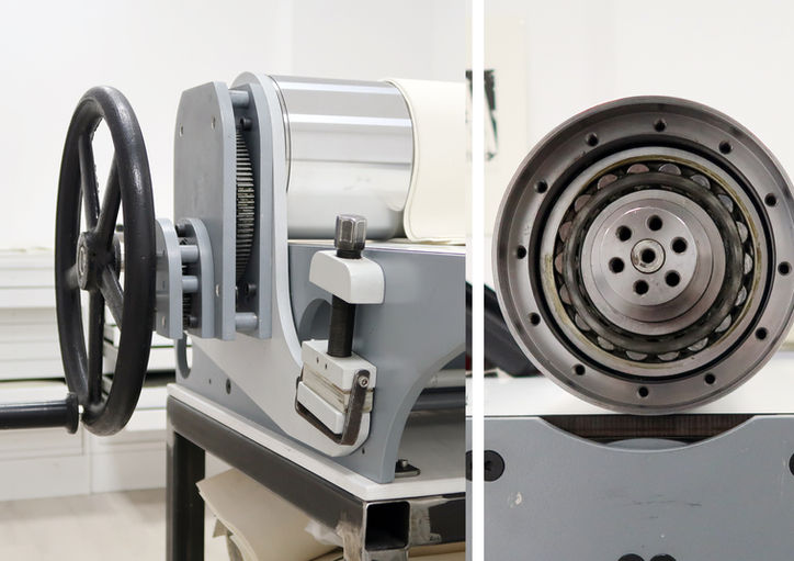 printing press bed size 100 cm x 200 cm
wide selection of printing blankets for large-format printing
etchings, relief prints, lithographs on aluminum plates/foils, polyester plates, or material prints with a thickness of up to several centimeters.