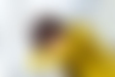 うたたねする女性