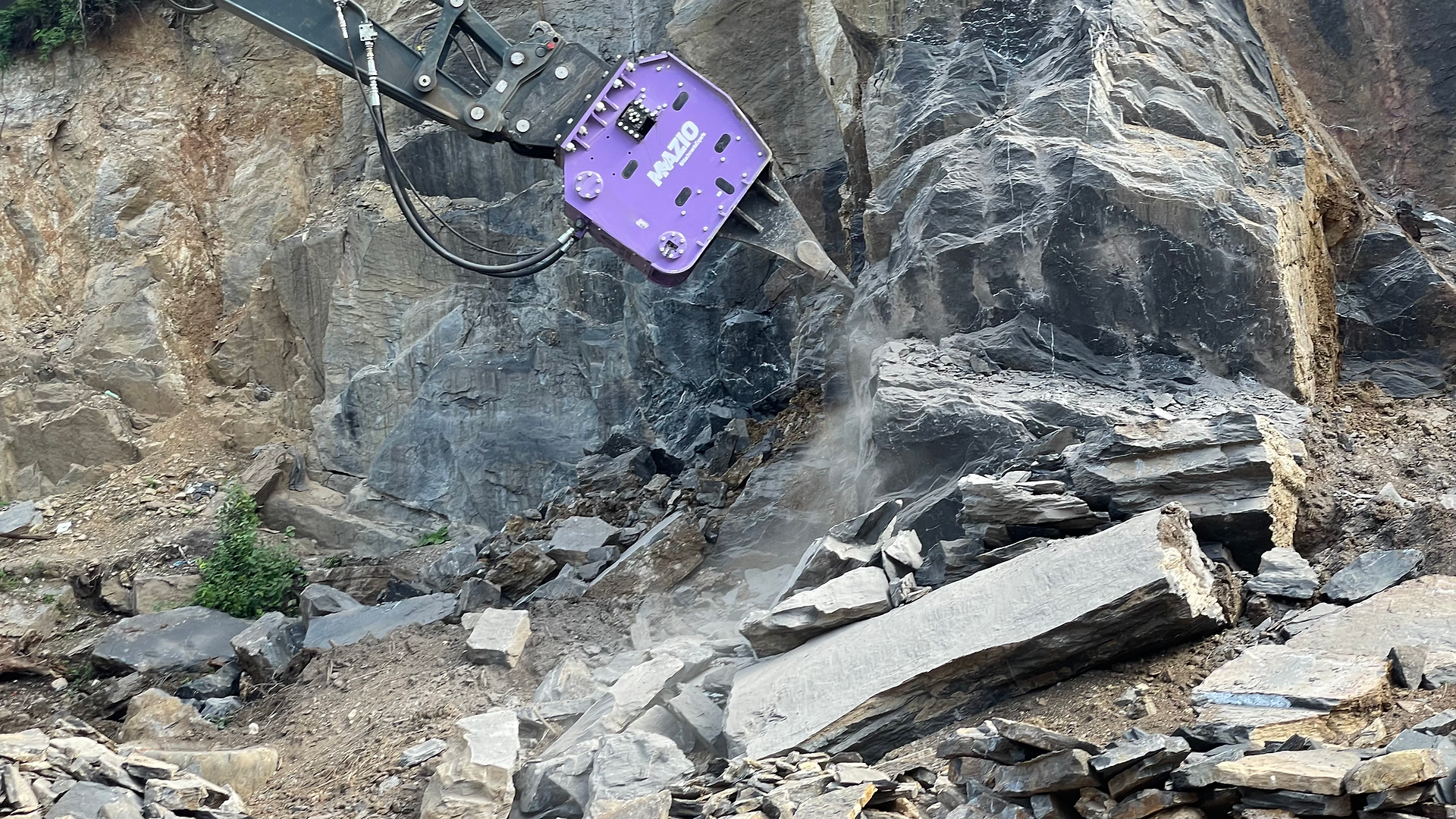#AttachmentsExperts  #ExcavatorVibroripper #vibroripper #vibroriper #ripervibrante #ripperexcavator #riper #ripper #ripeando #uña #cantera #explotacionmecanica #canteras #quarries #quarry #excavatorquarrying #vibratingripper  #hyundaiexcavator #komatsuexcavators #caterpillar   Sales Department I Mazio Attachments LLC headquarters: +1 561 766 0899 w: www.mazio.us e:sales@mazio.us a: Port St Lucie, FL 34952, USA  Ventas I Mazio Colombia SAS Teléfonos: 318 458 9736  w: www.mazio.co e: colombia@mazio.it a: Carrera 20 #18-28 LC 17, Retiro, Antioquia. WhatsApp 3184589736  Skid steer attachments Asphalt mini Paver Pick Up Broom Grinder Screening Concrete Grader Backhoe Snowblower rock breaker hydraulic backhoe pallet forks mulcher head auger steel tracks angled broom Dozer Grader Cold Planer cement mixer bucket excavator hydraulic rock breaker Hydraulic Hammer excavator VibroRipper Vibro Ripper Vibro-hammer excavator hardox bucket front loader hardox bucket long reach boom excavator front loader hydraulic quick coupler hitch piping forks Multifunctional Grabber Clamshell Bucket Rock Grapple Orange Peel Excavator Grapple Grabber Excavator Magnet.  #martillohidraulico #martilloshidraulicos #martillodemoledor #martillo #martillobobcat #Demoledor #maziocolombia #martillomazio #Mazio #attachmentsexperts #martillohidraulicocolombia #bogota #barranquilla #cali #medellin #cartagena #sslbackhoe #skidsteerbackhoe #ctlbackhoe #brazoexcavador #brazobobcat #brazominicargador #brazominipala #accesoriobrazominicargador   Somos Fabricantes de Martillos Hidraulicos, Barredoras, Baldes, Cucharones, Acoples, Horquillas Portapallet, Rápidos, Grapa Forestal, Demoledor, Cribadora, Trituradora, Rodillo Compactador, Brazo Excavador, Fresadora Asfalto, Pavimentadora, Cizalla, Pulpo para Chatarra, Demolicion, Excavación,  Excavadora, Magneto, Garras, Brazos Largos, Desbrozador Forestal, Hoyador, Mezclador de Concreto, Niveladora, Vibromartillo, Vibroripper, Pulverizador, Baldes, Desmalezador, Horquillas Porta pallet y mas.