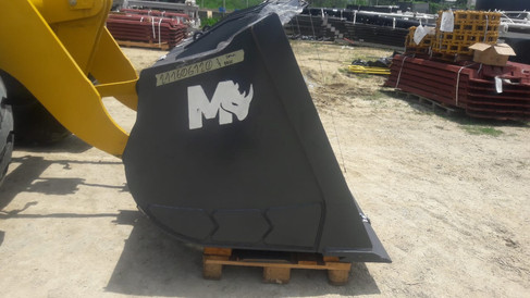 #AttachmentsExperts Sales Department I Mazio Attachments LLC headquarters: +1 561 766 0899 w: www.mazio.us e:sales@mazio.us a: Port St Lucie, FL 34952, USA Ventas I Mazio Colombia SAS Teléfonos: 318 458 9736 w: www.mazio.co e: colombia@mazio.it a: Carrera 20 #18-28 LC 17, Retiro, Antioquia. WhatsApp 3184589736 #frontloadercoalbucket #coalbucket #baldecarbonero #baldeparacarbon #baldecargadorcarbon #baldecargadorfrontalcarbon #heavyequipment #maquinariapesada #maquinariamarilla #wheelloader #frontloader #cargadorfrontal #wheelloaderbucket #mining #quarry #miningbucket #loaderbucket #bucketloader Skid steer attachments Asphalt mini Paver Pick Up Broom Grinder Screening Concrete Grader Backhoe Snowblower rock breaker hydraulic backhoe pallet forks mulcher head auger steel tracks angled broom Dozer Grader Cold Planer cement mixer bucket excavator hydraulic rock breaker Hydraulic Hammer excavator VibroRipper Vibro Ripper Vibro-hammer excavator hardox bucket front loader hardox bucket long reach boom excavator front loader hydraulic quick coupler hitch piping forks Multifunctional Grabber Clamshell Bucket Rock Grapple Orange Peel Excavator Grapple Grabber Excavator Magnet. Somos Fabricantes de Martillos Hidraulicos, Barredoras, Baldes, Cucharones, Acoples, Horquillas Portapallet, Rápidos, Grapa Forestal, Demoledor, Cribadora, Trituradora, Rodillo Compactador, Brazo Excavador, Fresadora Asfalto, Pavimentadora, Cizalla, Pulpo para Chatarra, Demolicion, Excavación, Excavadora, Magneto, Garras, Brazos Largos, Desbrozador Forestal, Hoyador, Mezclador de Concreto, Niveladora, Vibromartillo, Vibroripper, Pulverizador, Baldes, Desmalezador, Horquillas Porta pallet y mas.