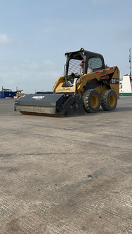 #AttachmentsExperts Sales Department I Mazio Attachments LLC headquarters: +1 561 766 0899 w: www.mazio.us e:sales@mazio.us a: Port St Lucie, FL 34952, USA Ventas I Mazio Colombia SAS Teléfonos: 318 458 9736 w: www.mazio.co e: colombia@mazio.it a: Carrera 20 #18-28 LC 17, Retiro, Antioquia. WhatsApp 3184589736 #pickupbroom #pickupsweeper #sslbroom #skidsteerbroom #ctlbroom #barredorabobcat #barredoraminicargador #barredoraretropala #barredoras #barredorarecolectora #bobcatbroom #catbroom Skid steer attachments Asphalt mini Paver Pick Up Broom Grinder Screening Concrete Grader Backhoe Snowblower rock breaker hydraulic backhoe pallet forks mulcher head auger steel tracks angled broom Dozer Grader Cold Planer cement mixer bucket excavator hydraulic rock breaker Hydraulic Hammer excavator VibroRipper Vibro Ripper Vibro-hammer excavator hardox bucket front loader hardox bucket long reach boom excavator front loader hydraulic quick coupler hitch piping forks Multifunctional Grabber Clamshell Bucket Rock Grapple Orange Peel Excavator Grapple Grabber Excavator Magnet. Somos Fabricantes de Martillos Hidraulicos, Barredoras, Baldes, Cucharones, Acoples, Horquillas Portapallet, Rápidos, Grapa Forestal, Demoledor, Cribadora, Trituradora, Rodillo Compactador, Brazo Excavador, Fresadora Asfalto, Pavimentadora, Cizalla, Pulpo para Chatarra, Demolicion, Excavación, Excavadora, Magneto, Garras, Brazos Largos, Desbrozador Forestal, Hoyador, Mezclador de Concreto, Niveladora, Vibromartillo, Vibroripper, Pulverizador, Baldes, Desmalezador, Horquillas Porta pallet y mas.