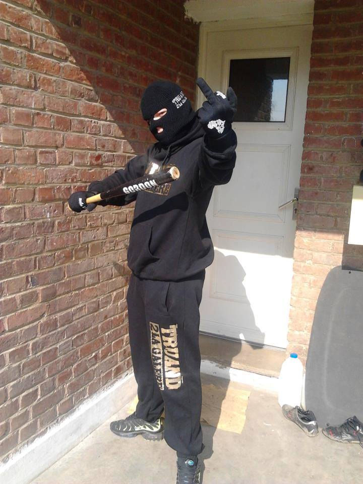 Miniature : PULL  NOIR CAPUCHE TRUAND 2 LA GALERE LOGO OR