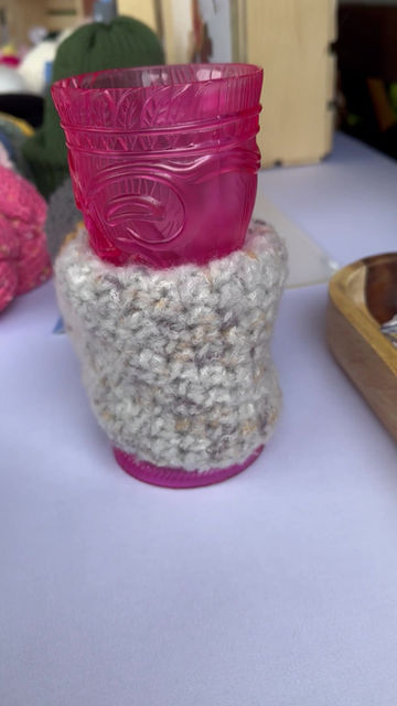 Miniature : Drink mitten video showing use with can or wine glass